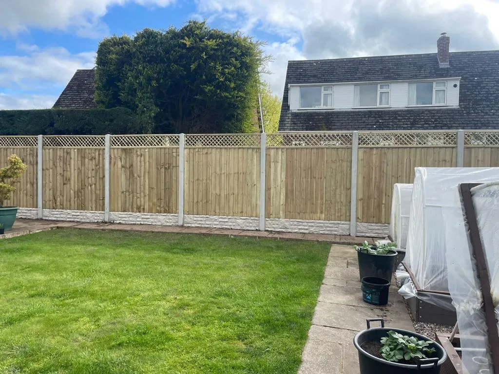 Garden fencing by Stoneage Property Care in Wiltshire (photo 2)